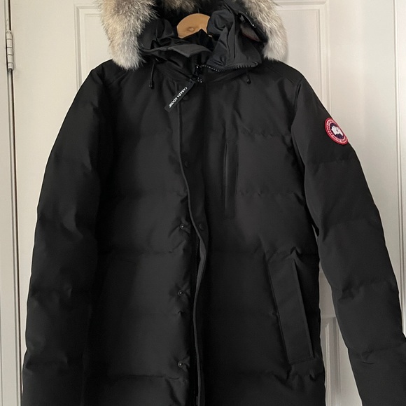Brand new Canada Goose Looking for new owner - Picture 2 of 4